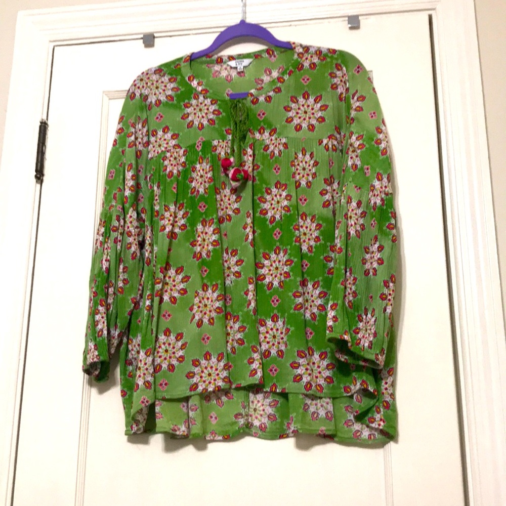 crown & ivy green and pink top